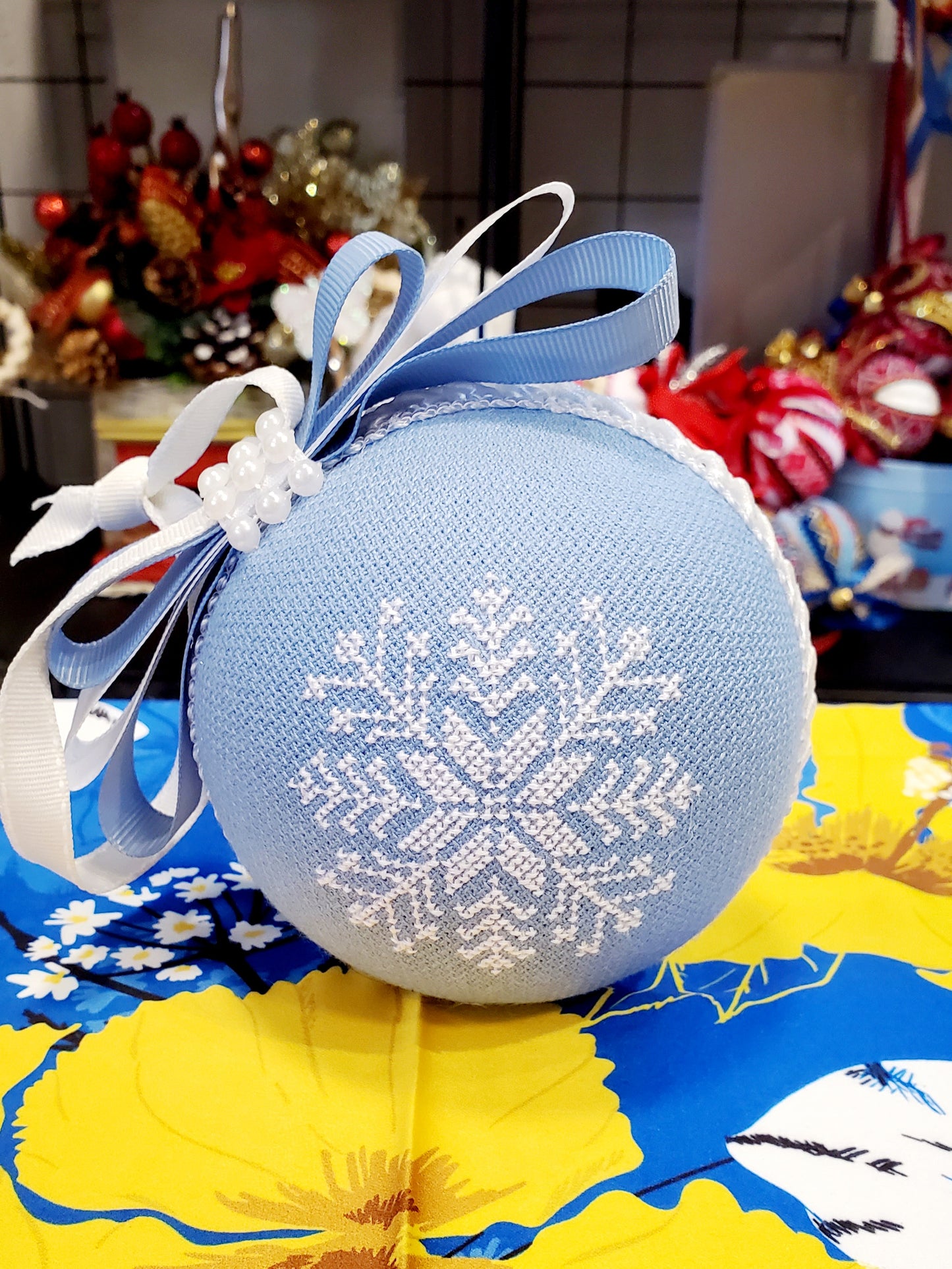 Embroidered Christmas Ball UA Mix 10 cm T2