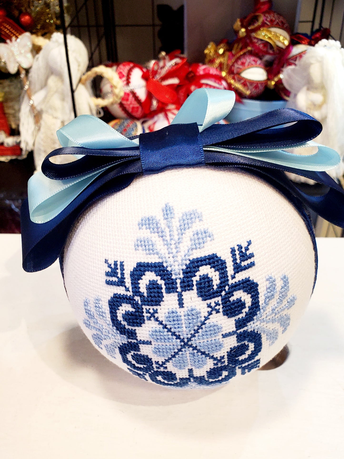 Embroidered Christmas Ball UA Mix 12 cm T2