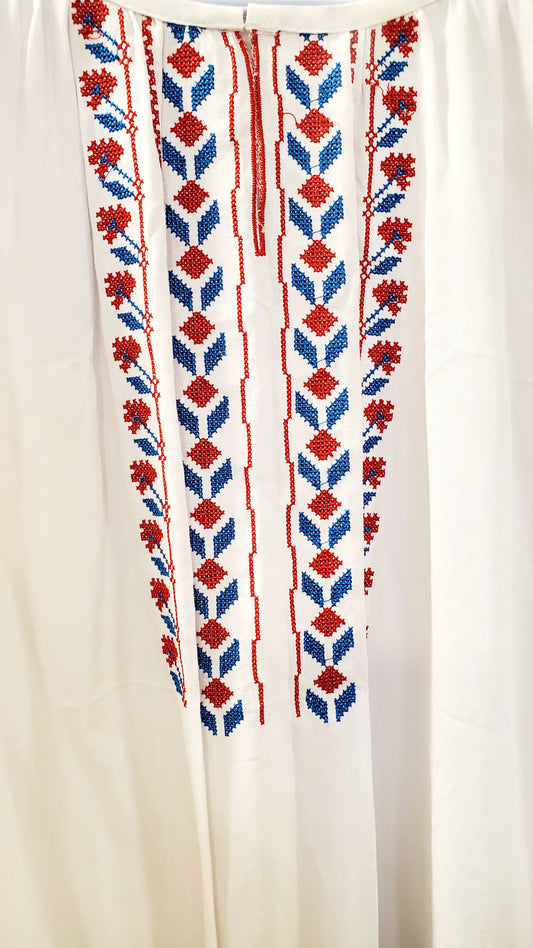 Embroidered women blouse White red/blue ornament