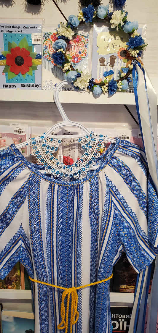 Embroidered dress white/blue ornament