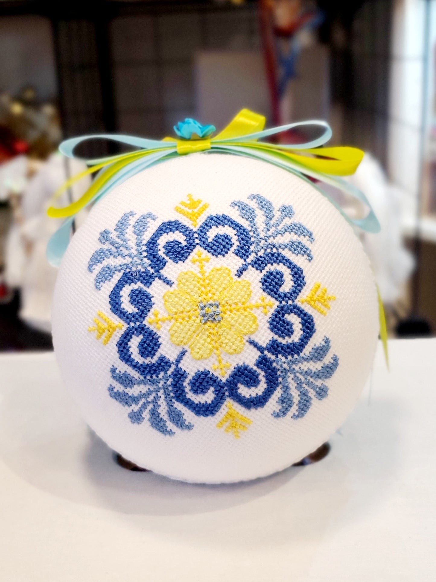 Embroidered Christmas Ball UA Mix 14 cm T1