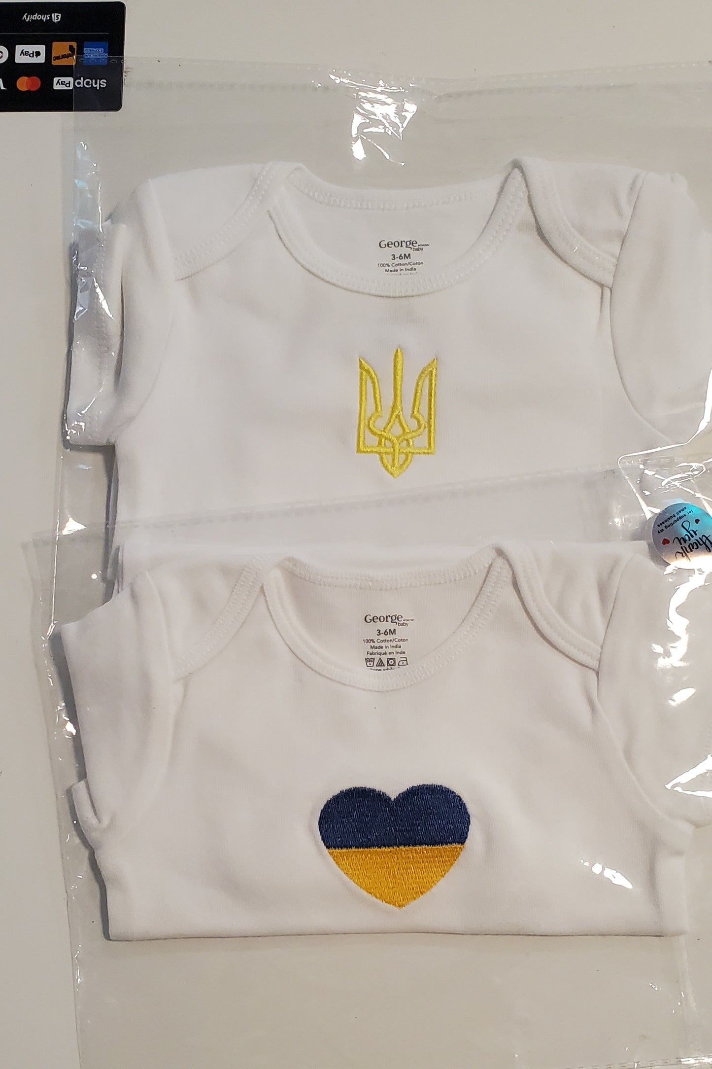 Baby bodysuit with embroidery mix