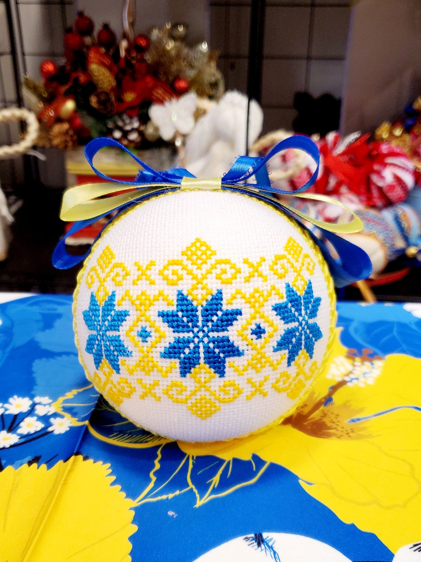 Embroidered Christmas Ball UA Mix 10 cm T3