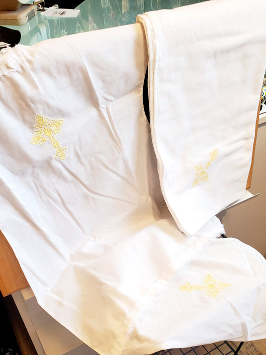 Embroidered set for baptism "Kryghma"