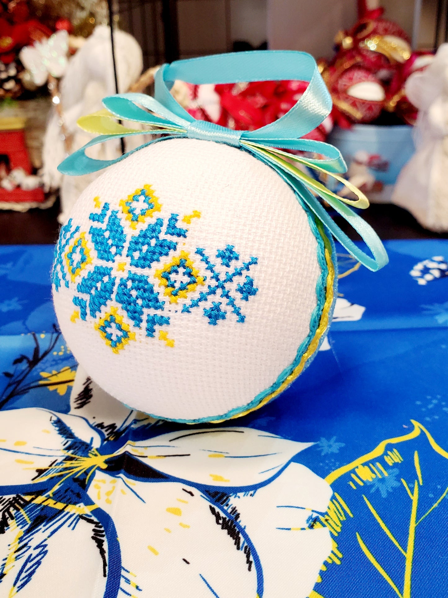 Embroidered Christmas Ball UA Mix 8 cm T1