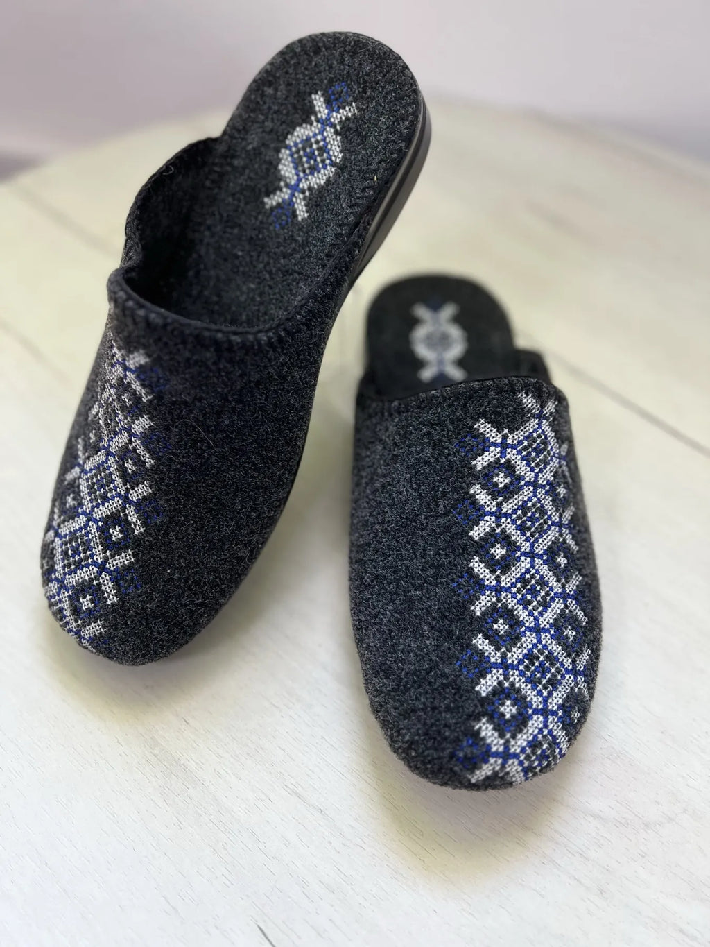 Men's slippers "Beskydy", size 41, 42, 43