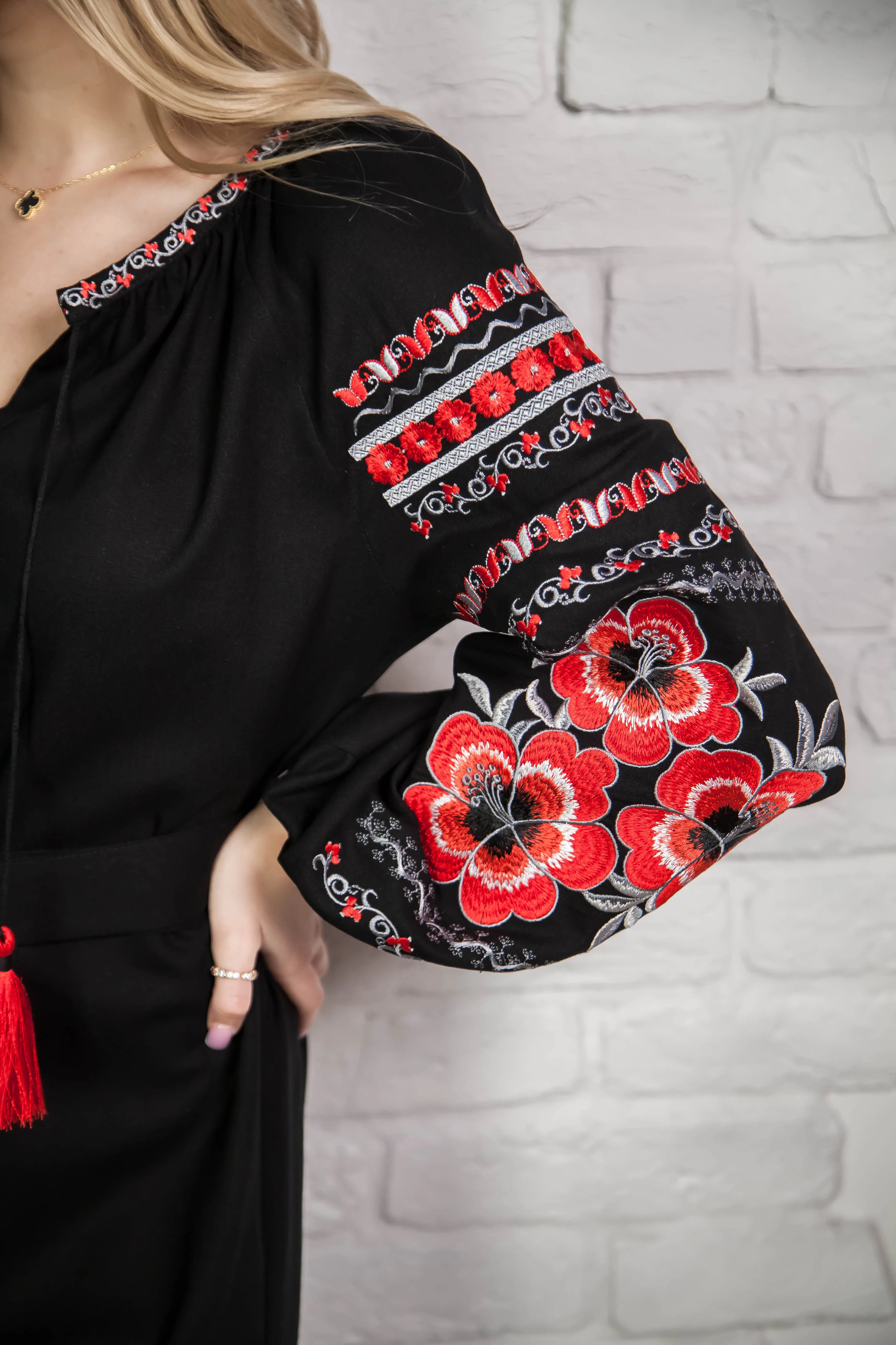 Embroidered dress Fire Petal (black)
