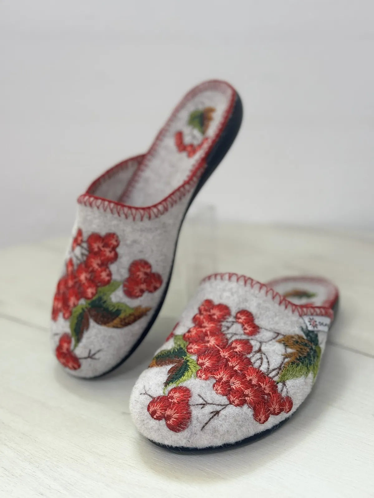 Women's embroidered slippers, size 36, 37, 38 (beige)