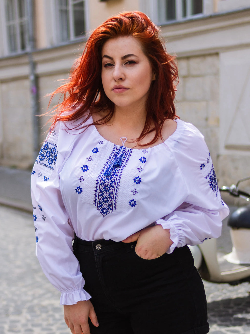 Women's embroidered shirt "Diva" (white)