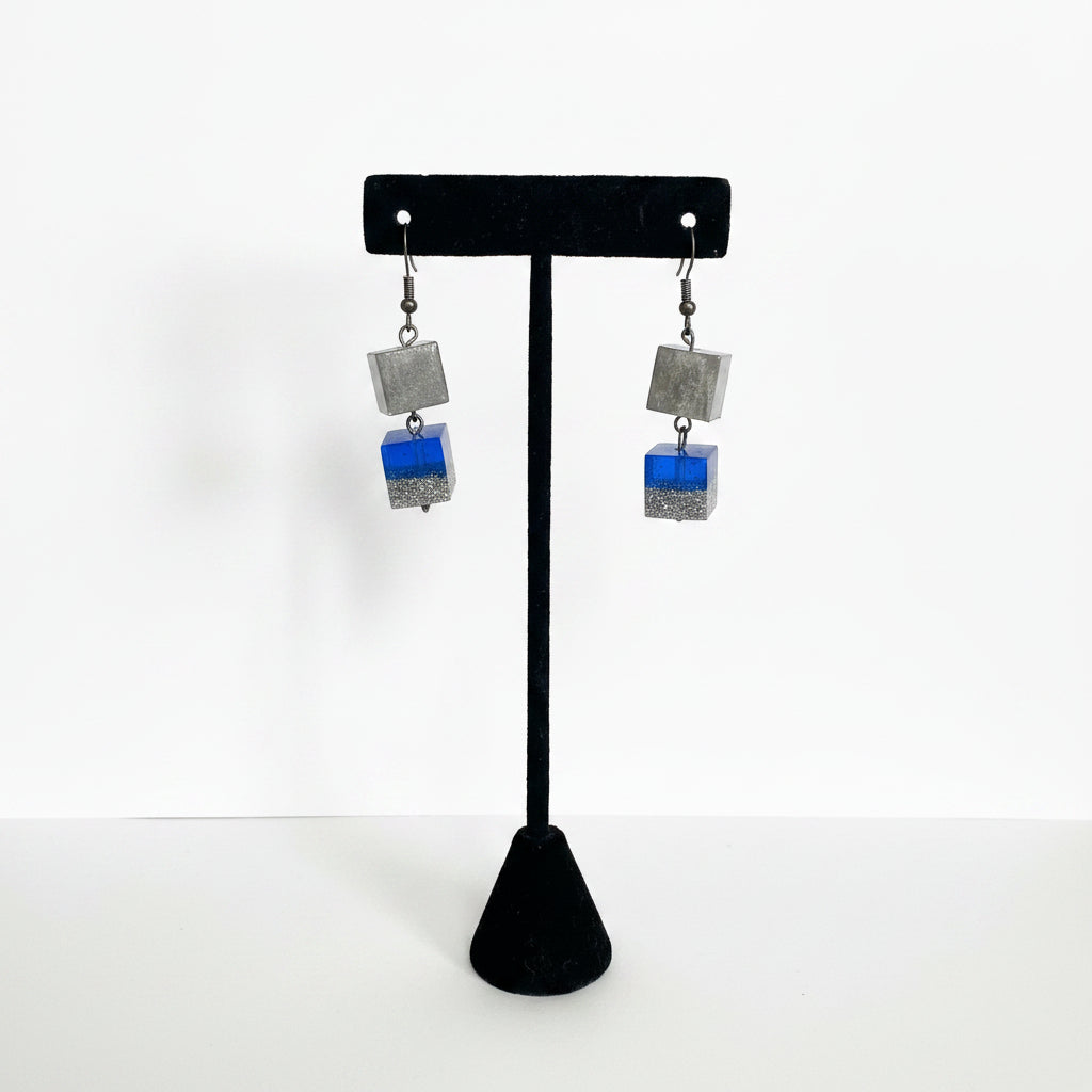 Earrings with flowers/cube of two colors