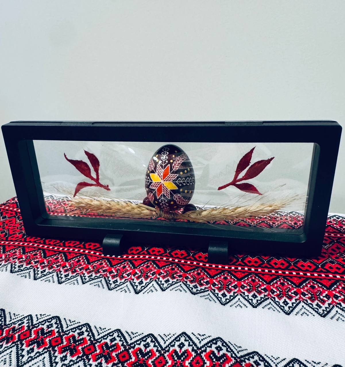 Christmas Pysanka in a frame M T2