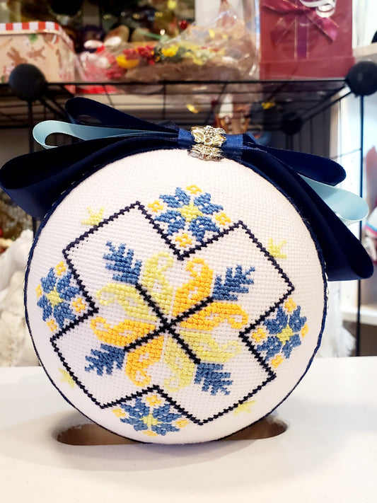 Embroidered Christmas Ball UA Mix 12 cm T2