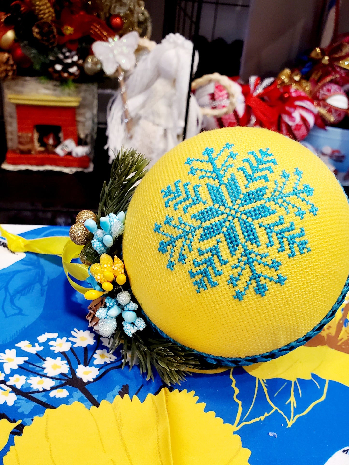 Embroidered Christmas Ball UA Mix 10 cm T3