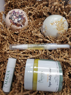 Gift box (scrab, lip balm, cuticle oil, 2 bombs)