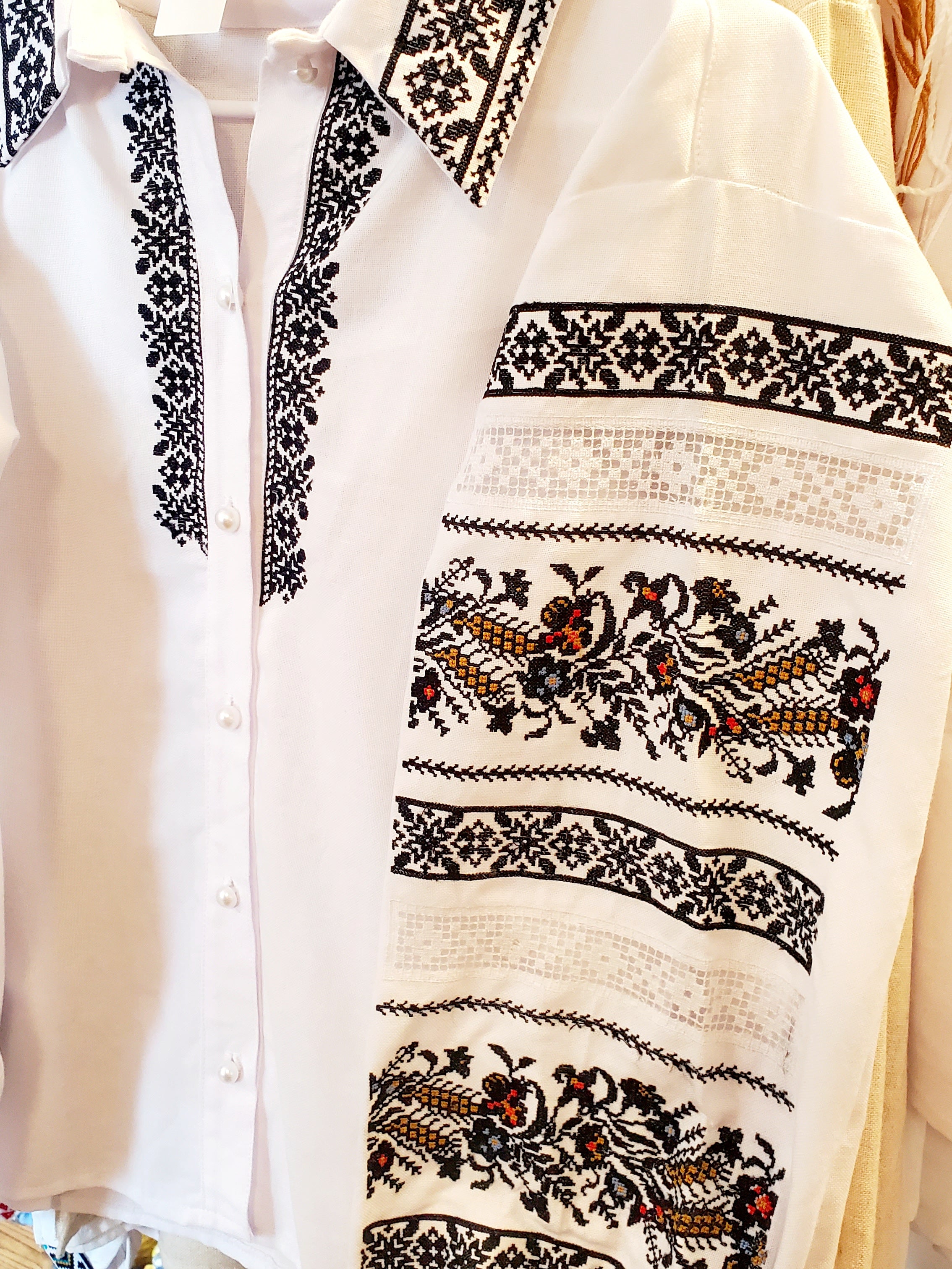 Embroidered women blouse "Vyshyvanka" (white/blk with buttons), Size M-L