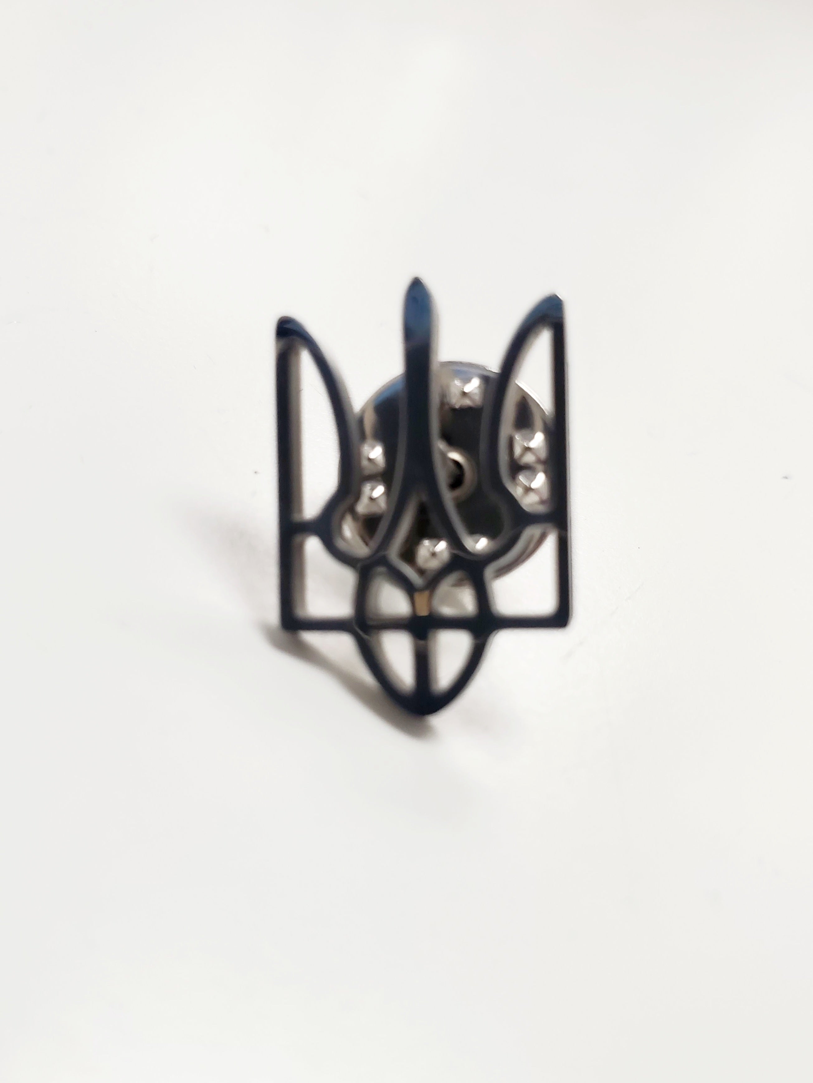 Pin Trident (silver/golden)