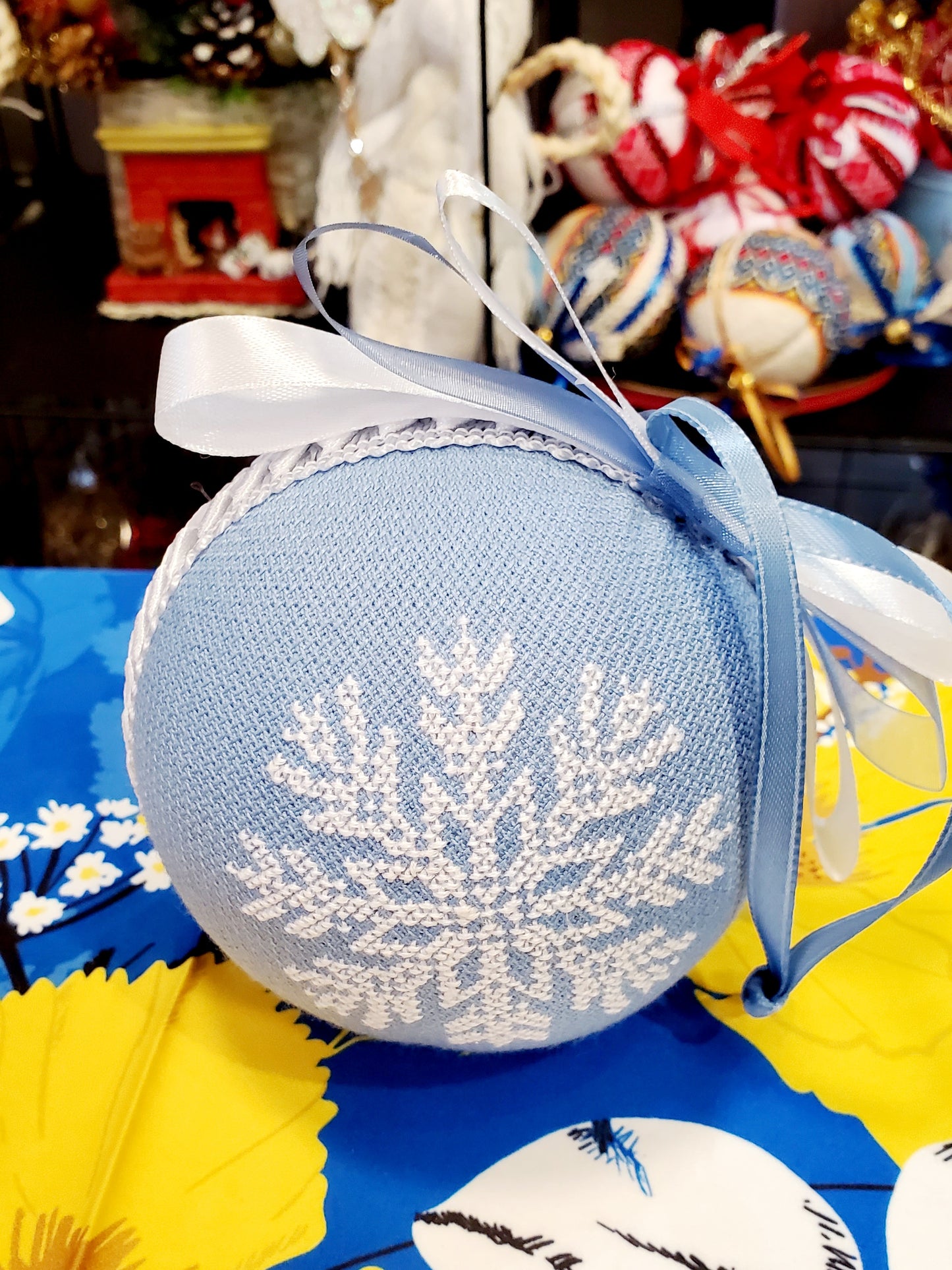 Embroidered Christmas Ball UA Mix 10 cm T2