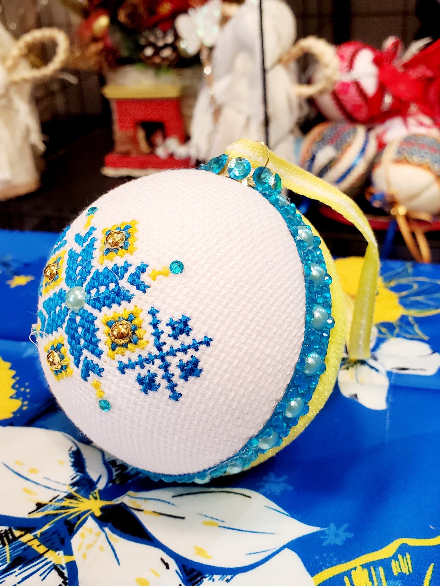 Embroidered Christmas Ball UA Mix 8 cm T1