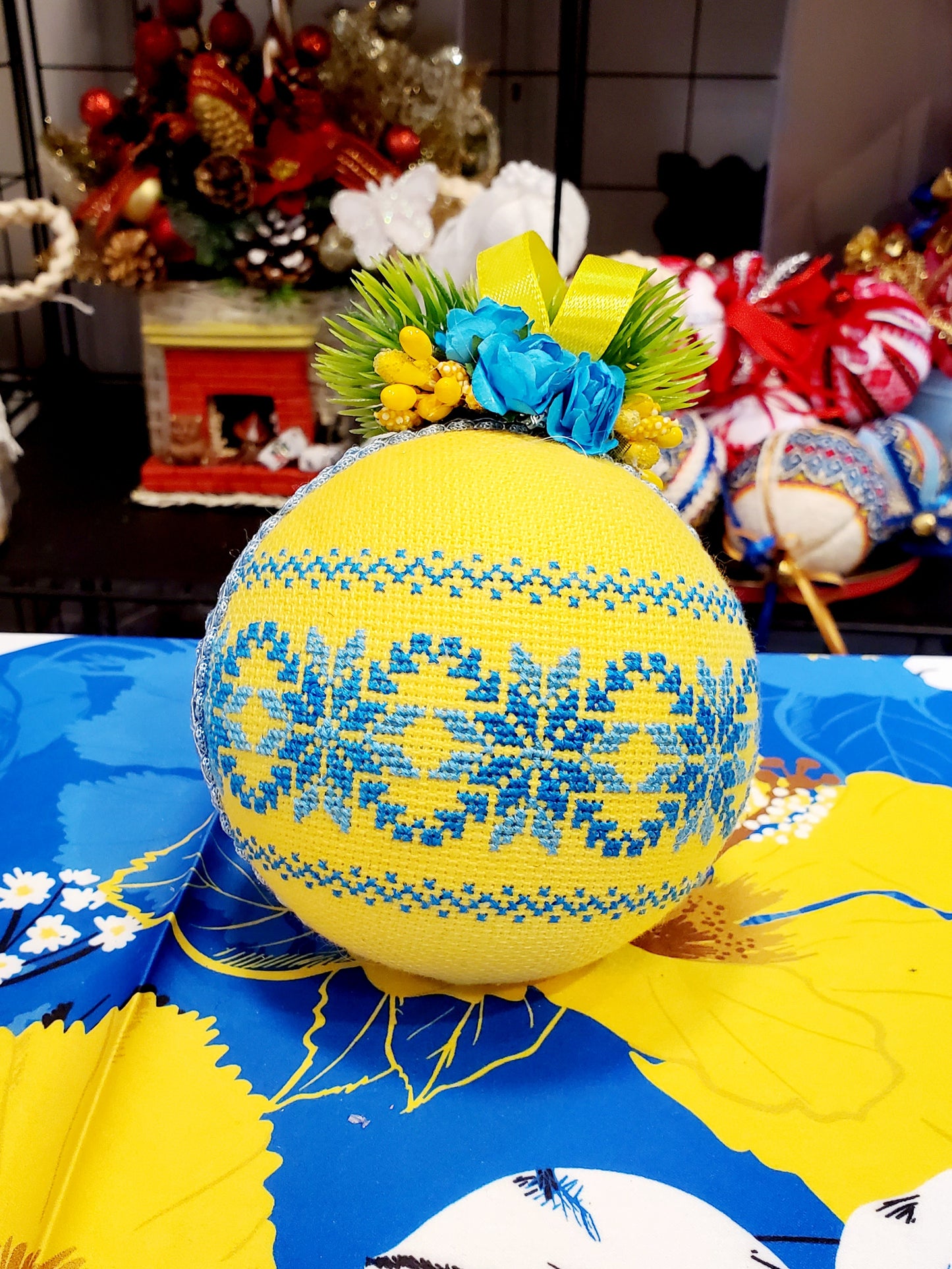 Embroidered Christmas Ball UA Mix 10 cm T3