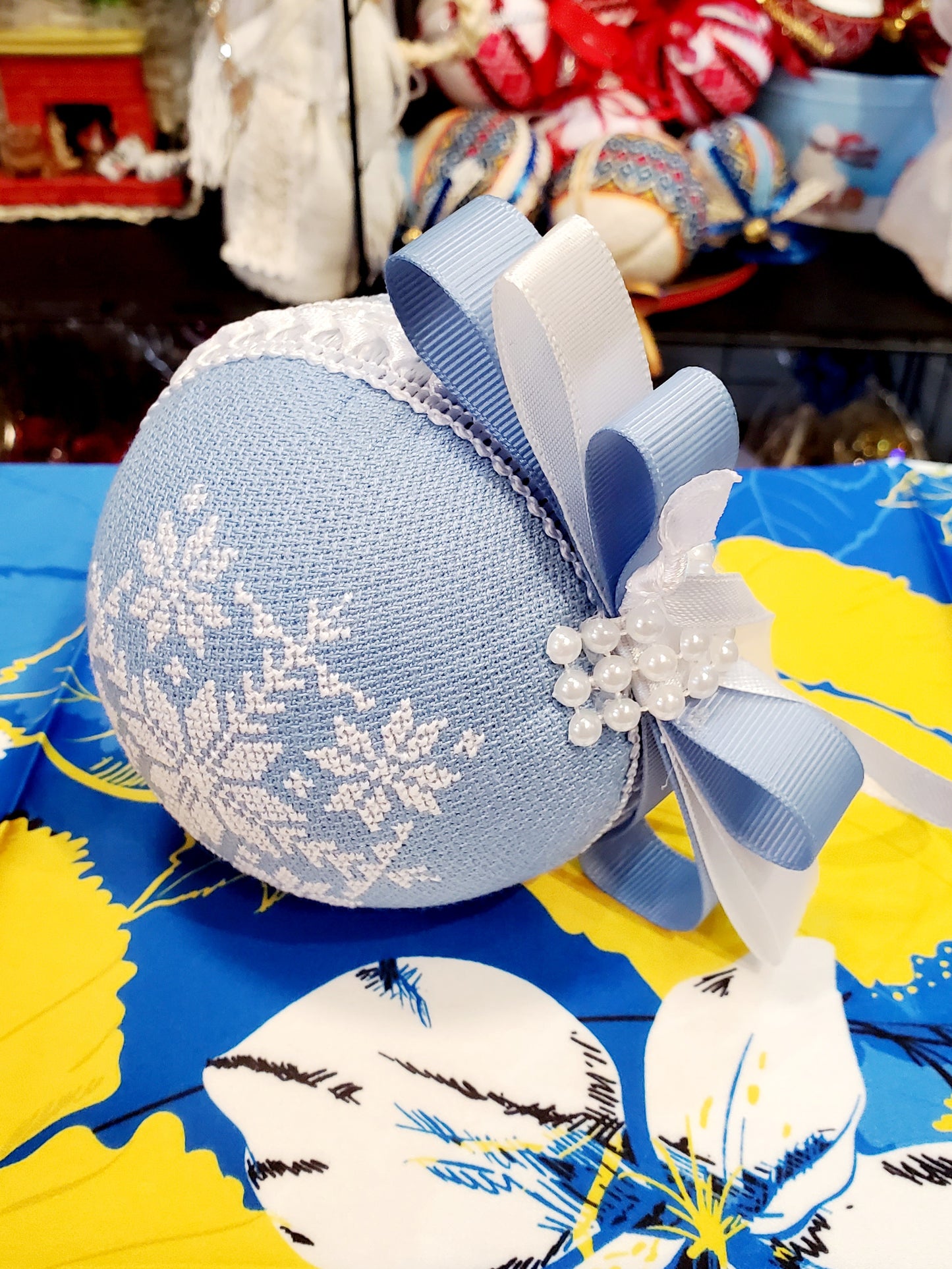 Embroidered Christmas Ball UA Mix 10 cm T2