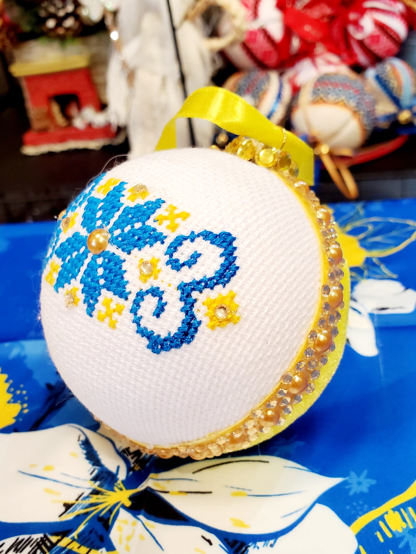 Embroidered Christmas Ball UA Mix 8 cm T1