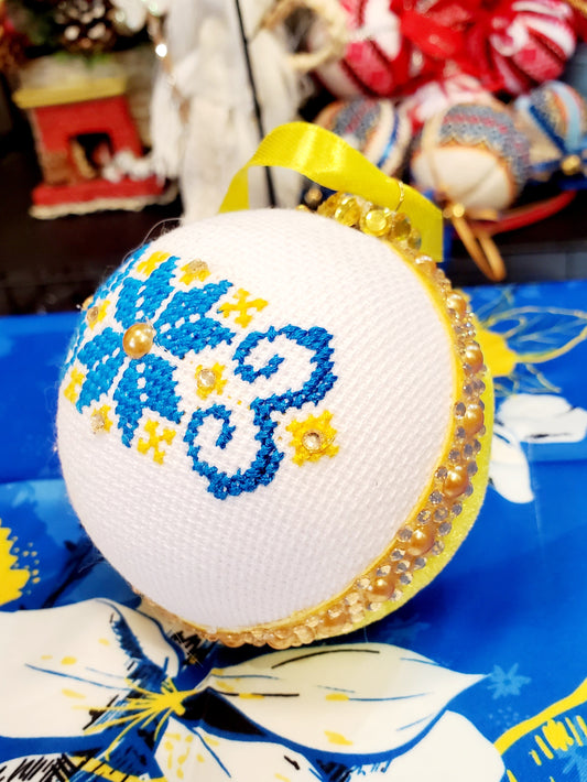 Embroidered Christmas Ball UA Mix 8 cm T1