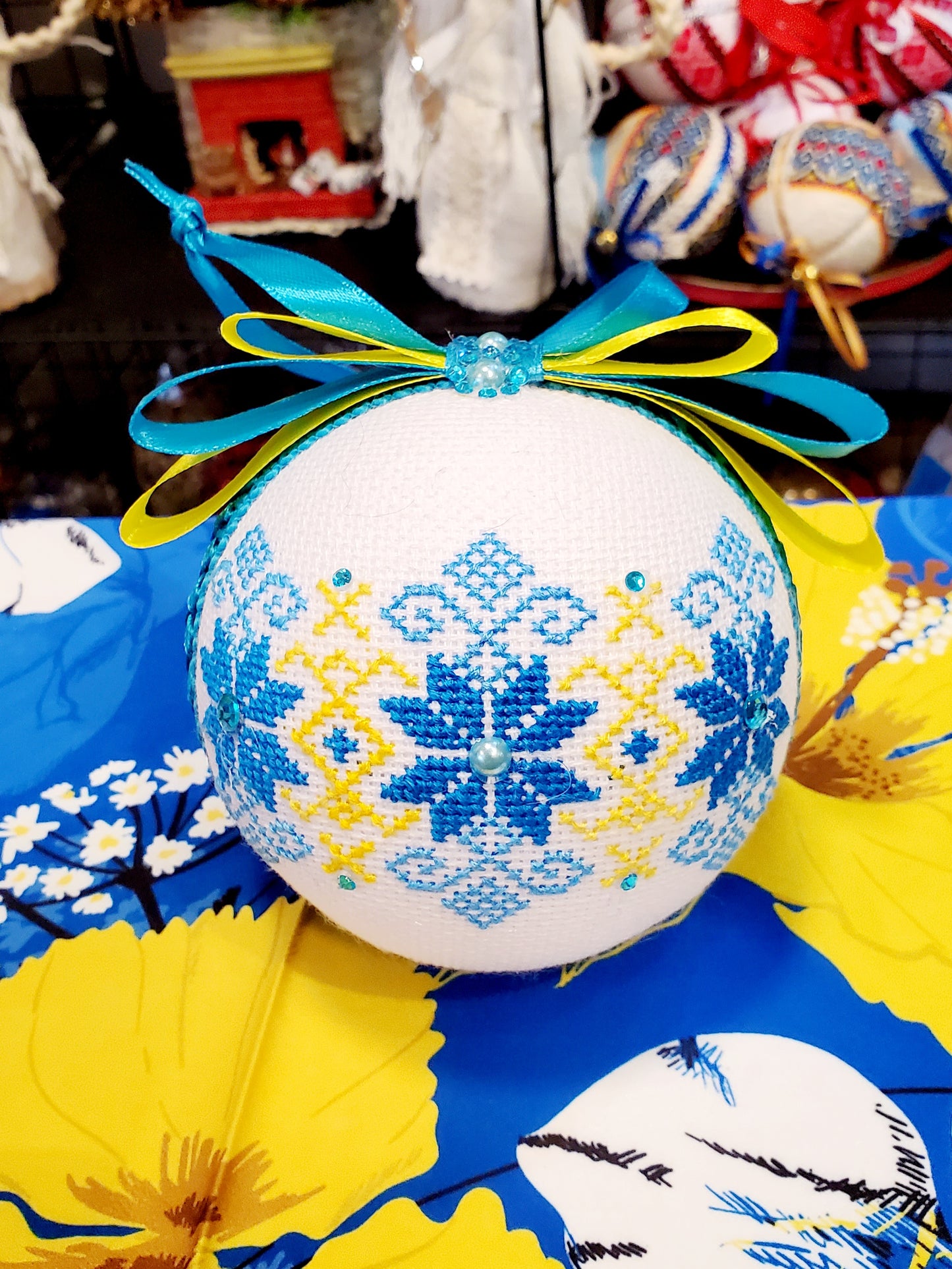 Embroidered Christmas Ball UA Mix 10 cm T2