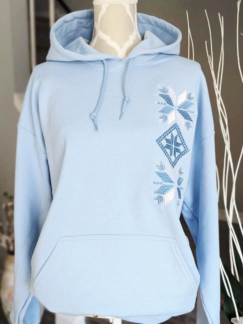 Hoodie embroidered with ornament, Blue, L