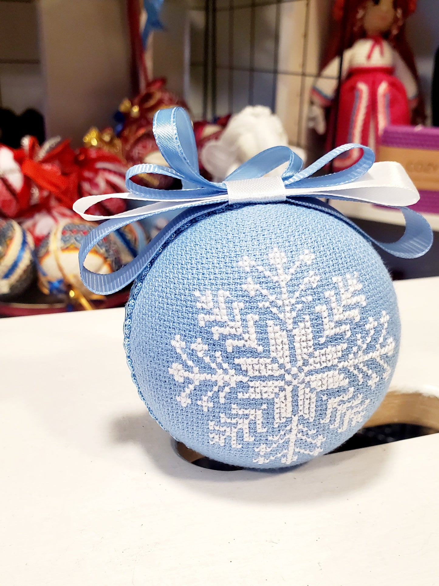 Embroidered Christmas Ball UA Mix 8 cm T2