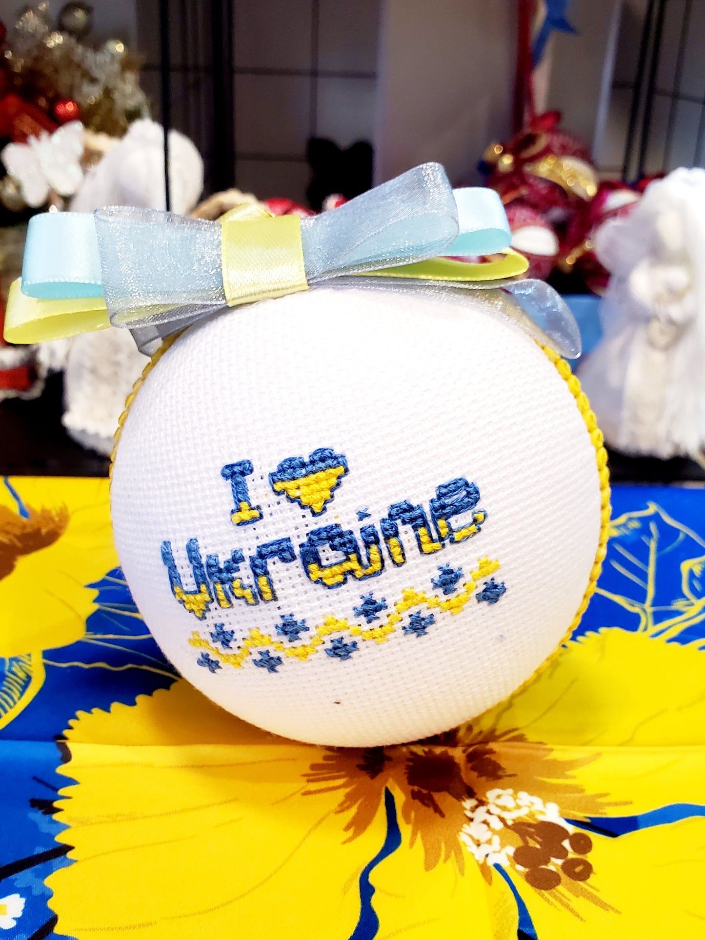 Embroidered Christmas Ball UA Mix 10 cm T1