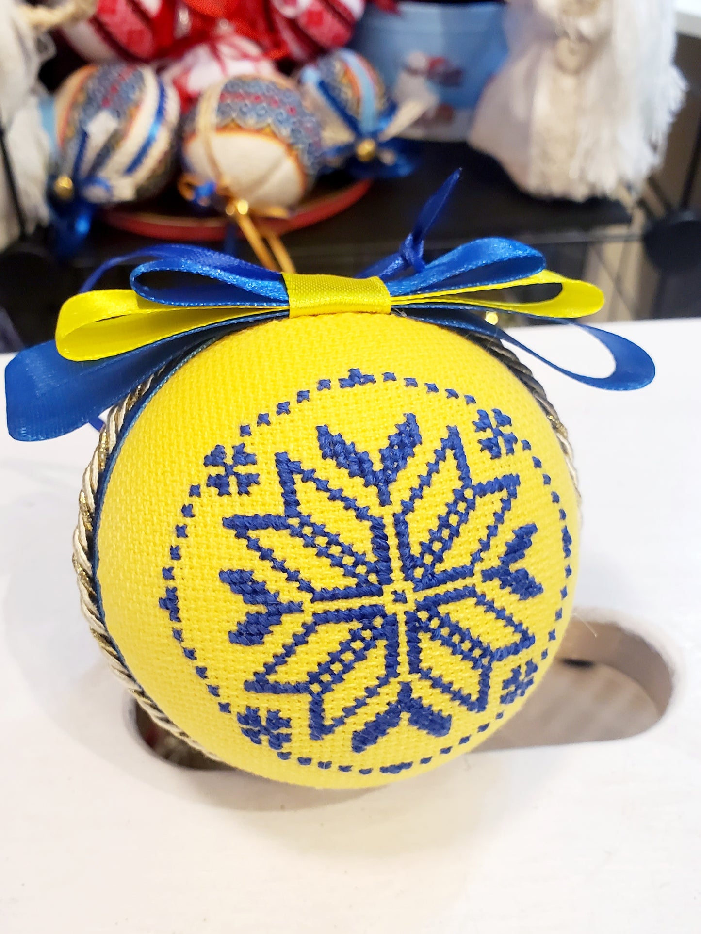 Embroidered Christmas Ball UA Mix 8 cm T2