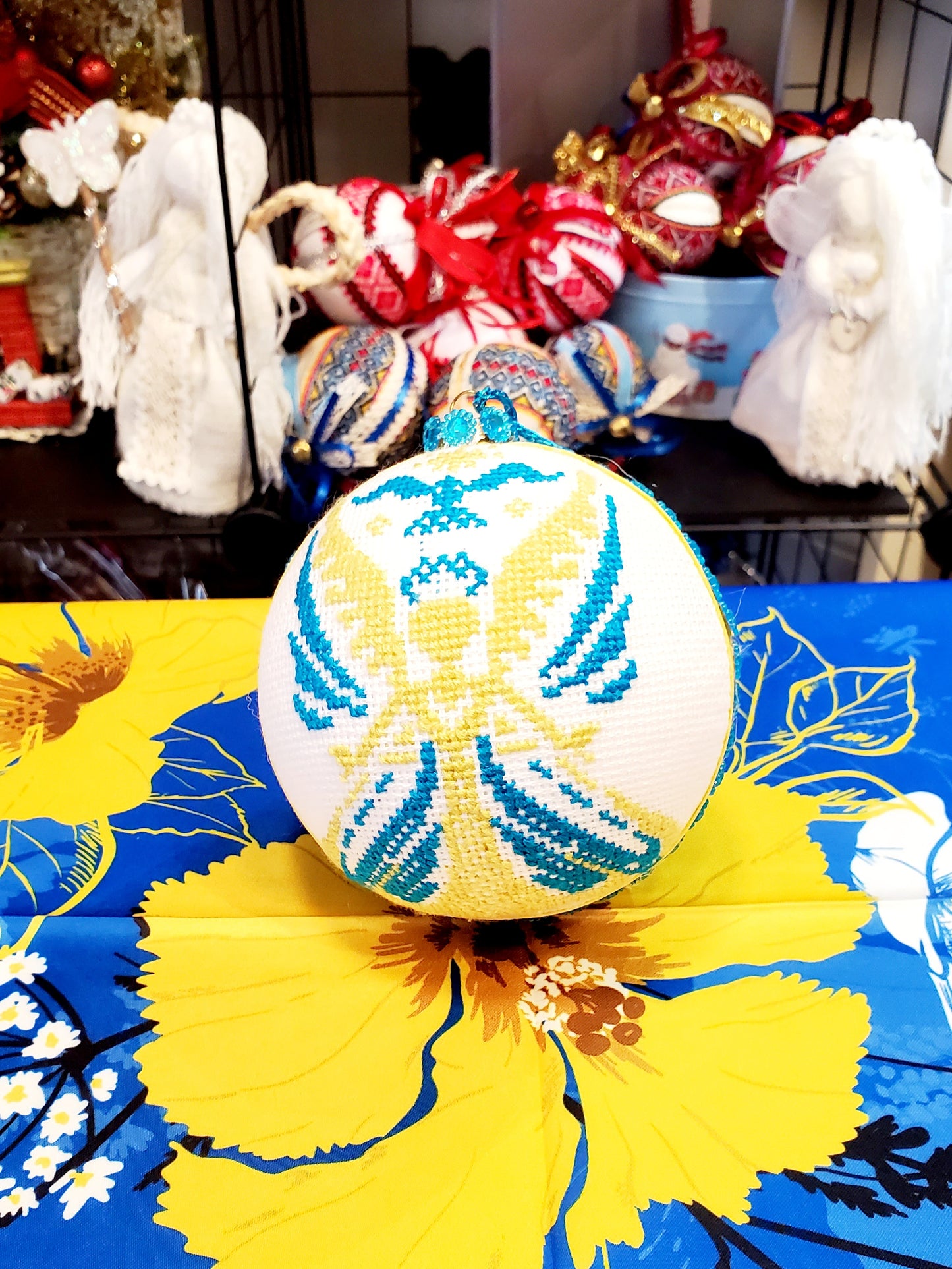 Embroidered Christmas Ball UA Mix 10 cm T1