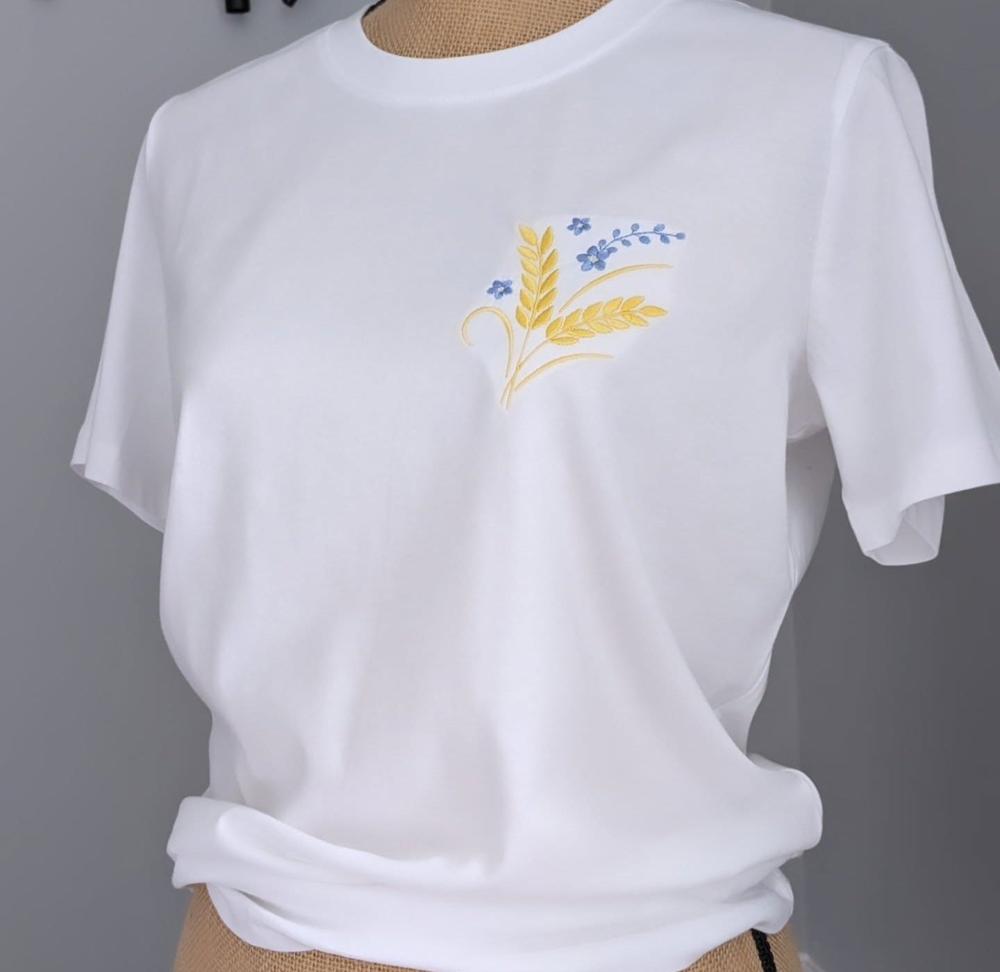 T-shirt women with embroidery "Kolosok"