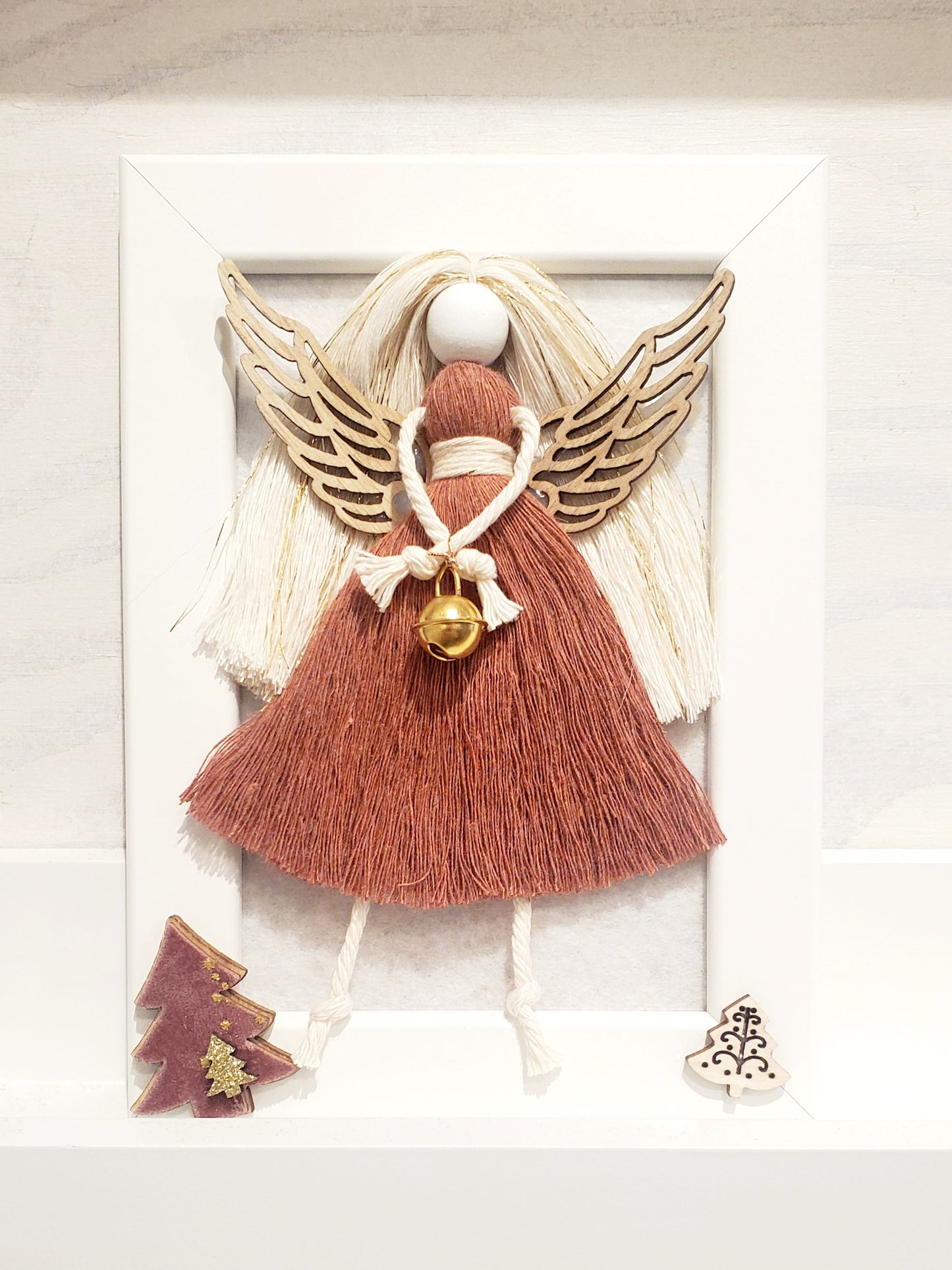 Angel in the white frame T2