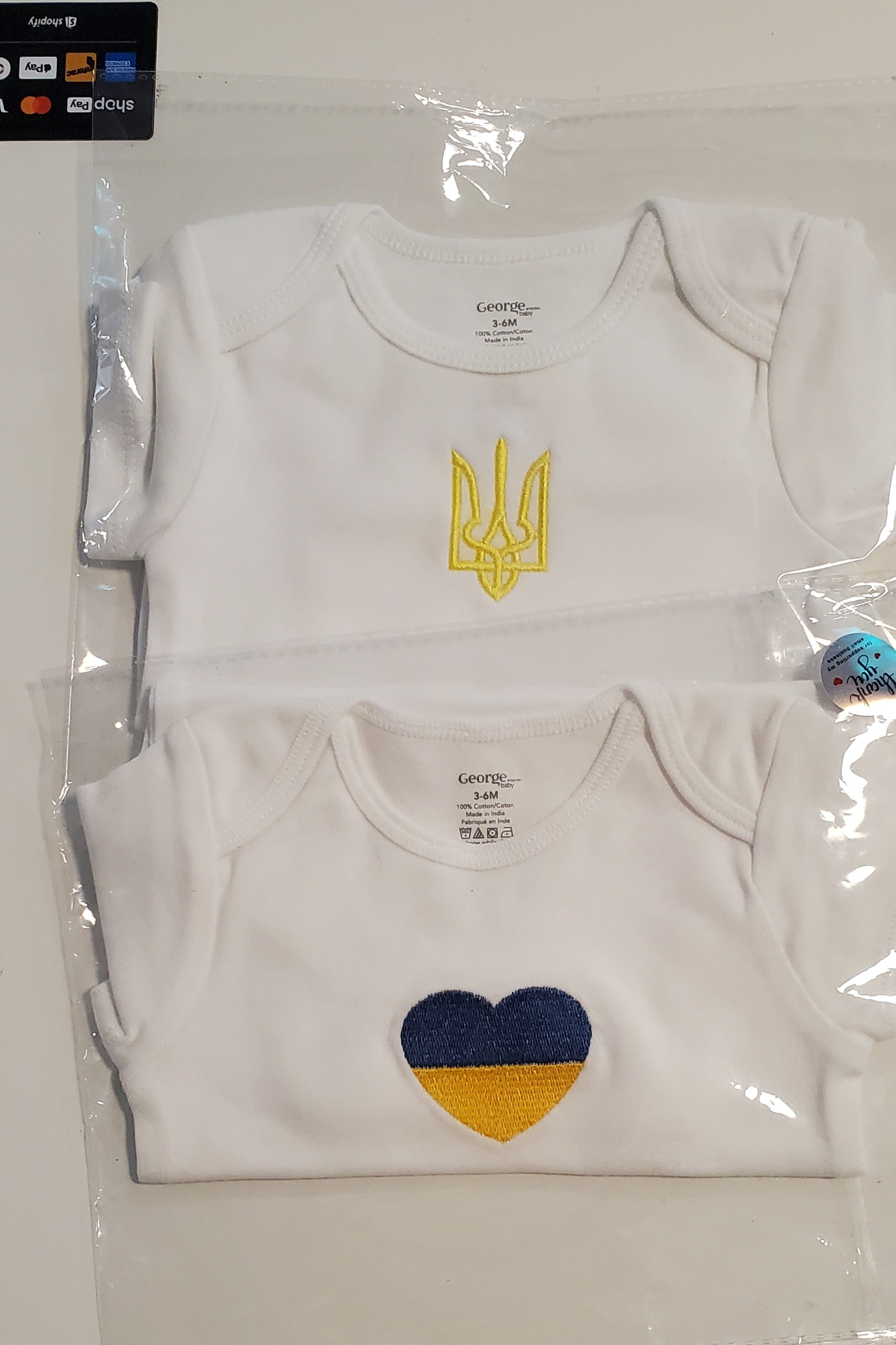 Baby bodysuit with embroidery y/b heart