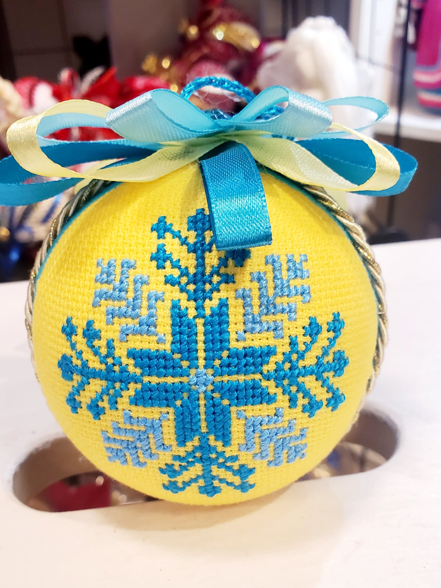 Embroidered Christmas Ball UA Mix 8 cm T2