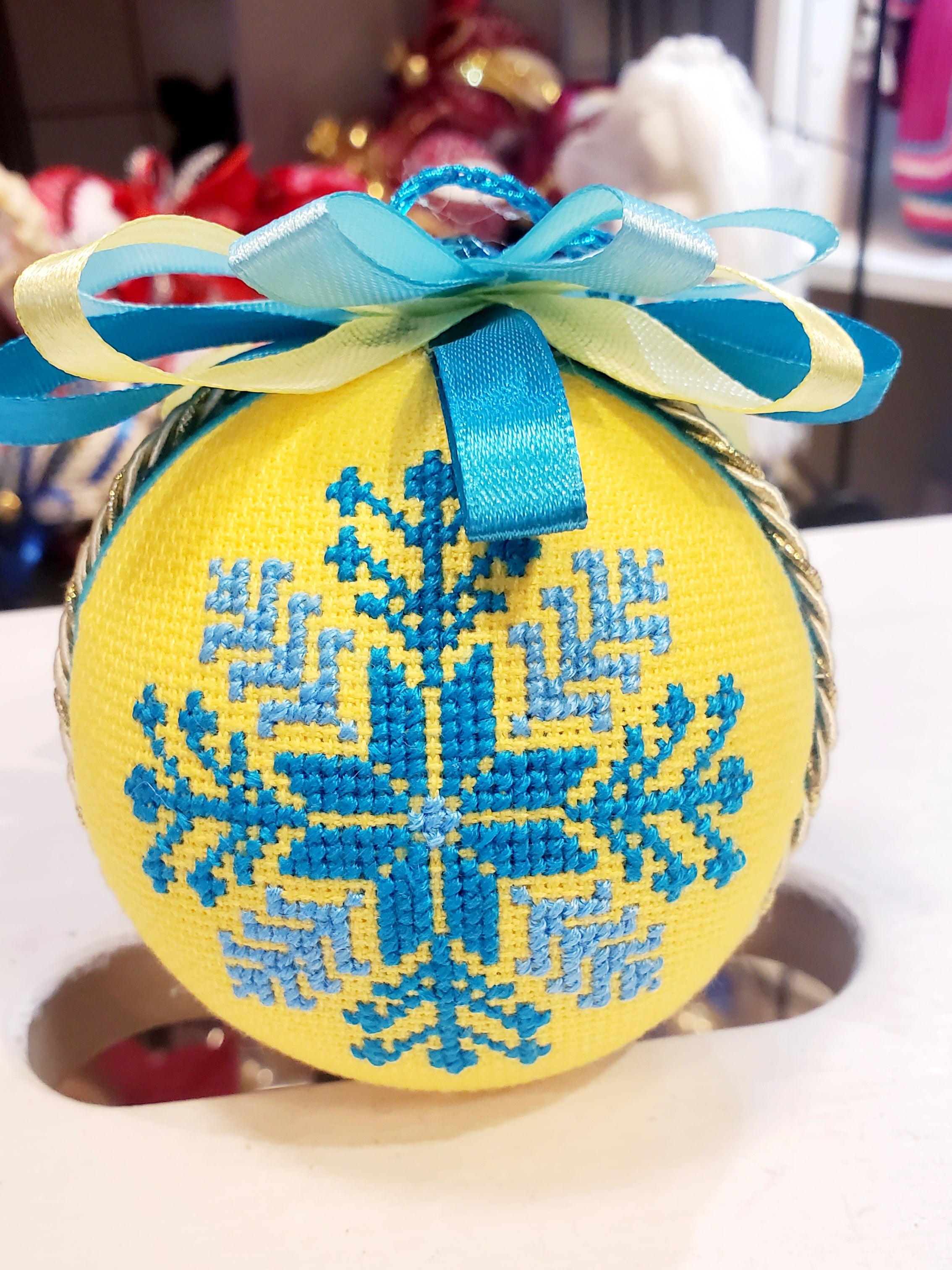 Embroidered Christmas Ball UA Mix 8 cm T2