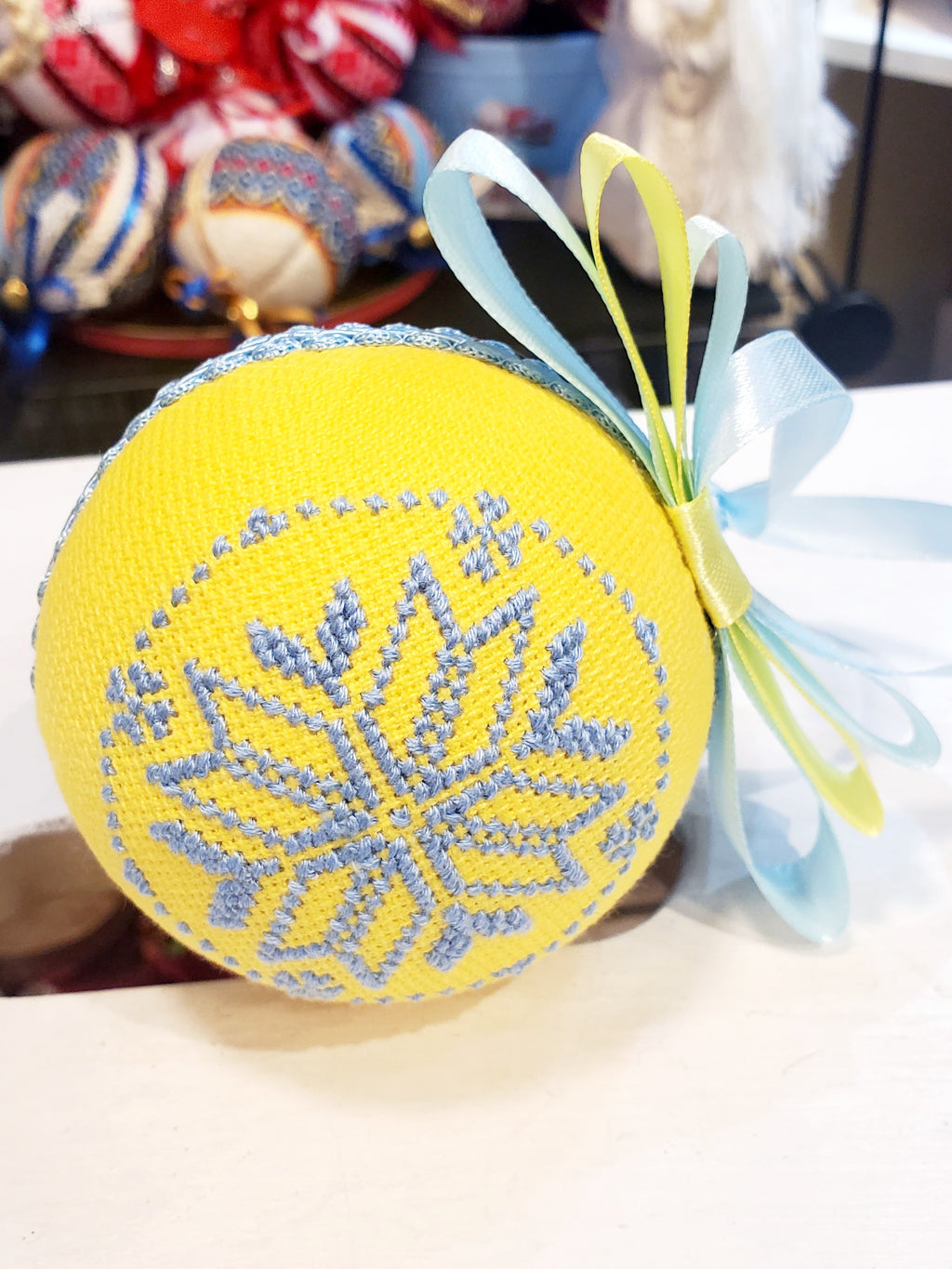Embroidered Christmas Ball UA Mix 8 cm T2