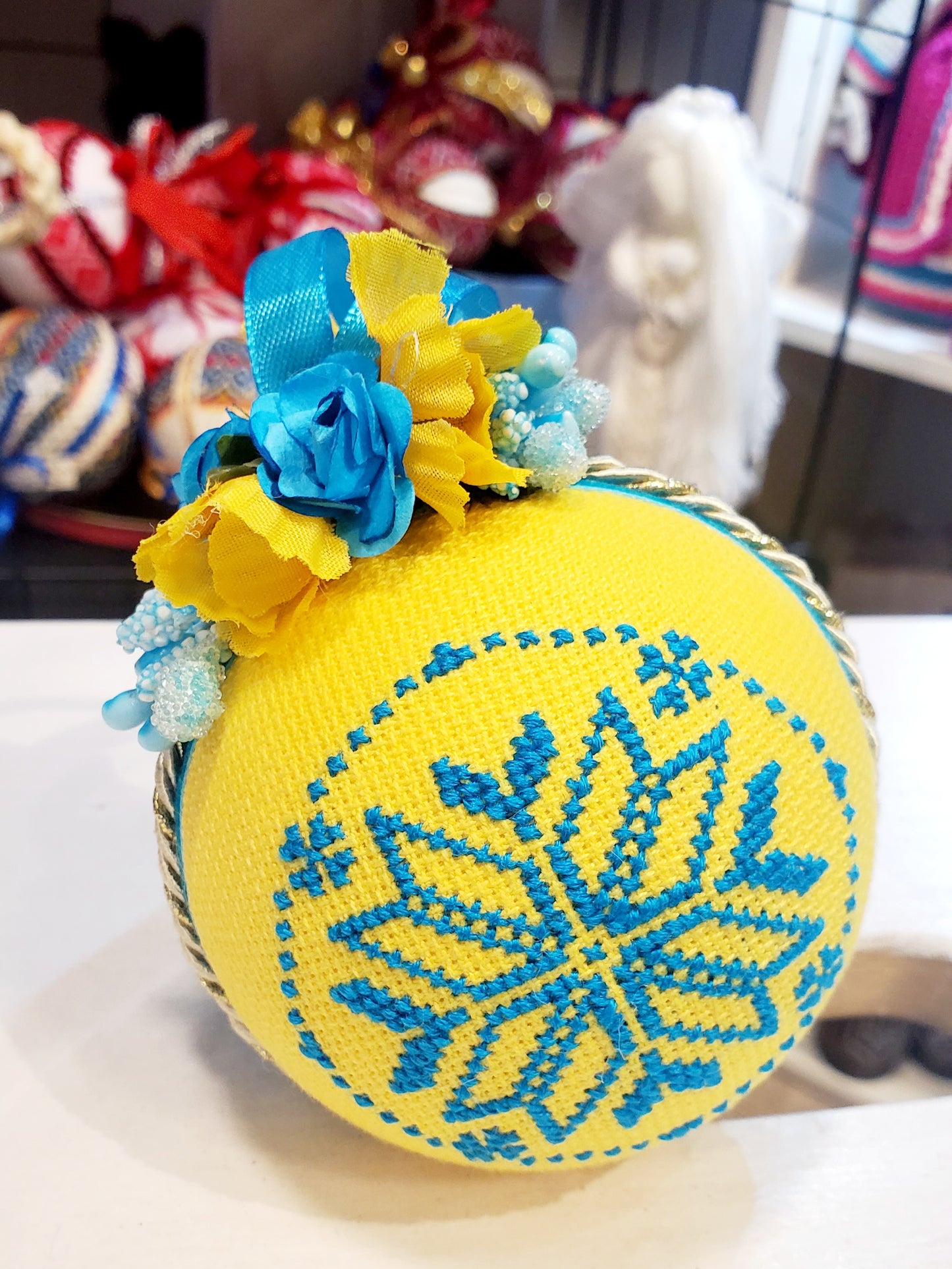 Embroidered Christmas Ball UA Mix 8 cm T2