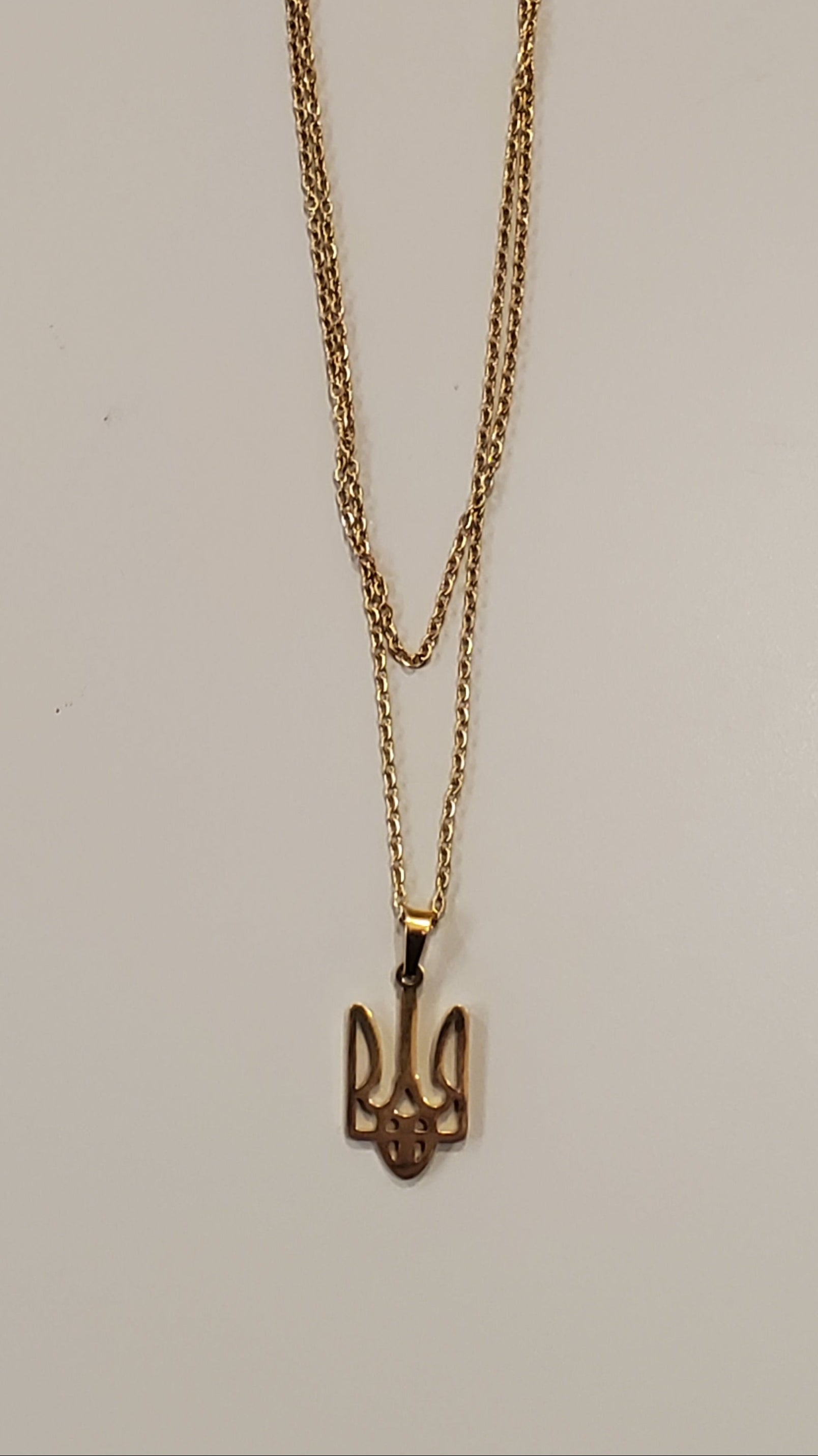 Necklace with trident
