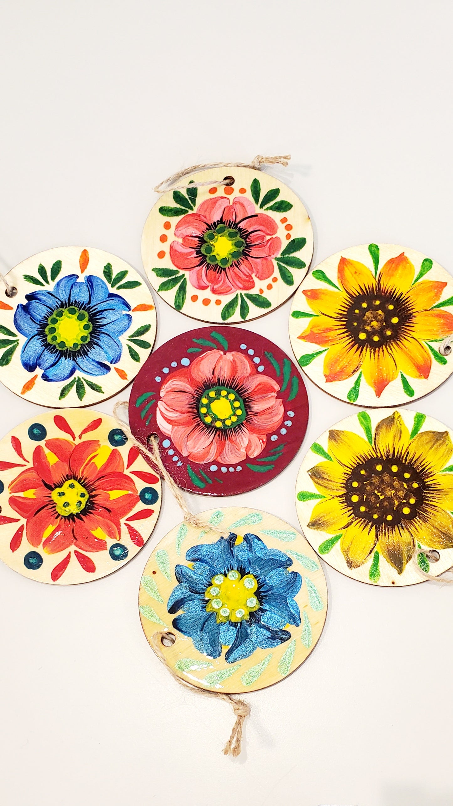 Souvenir picture on round wood T2