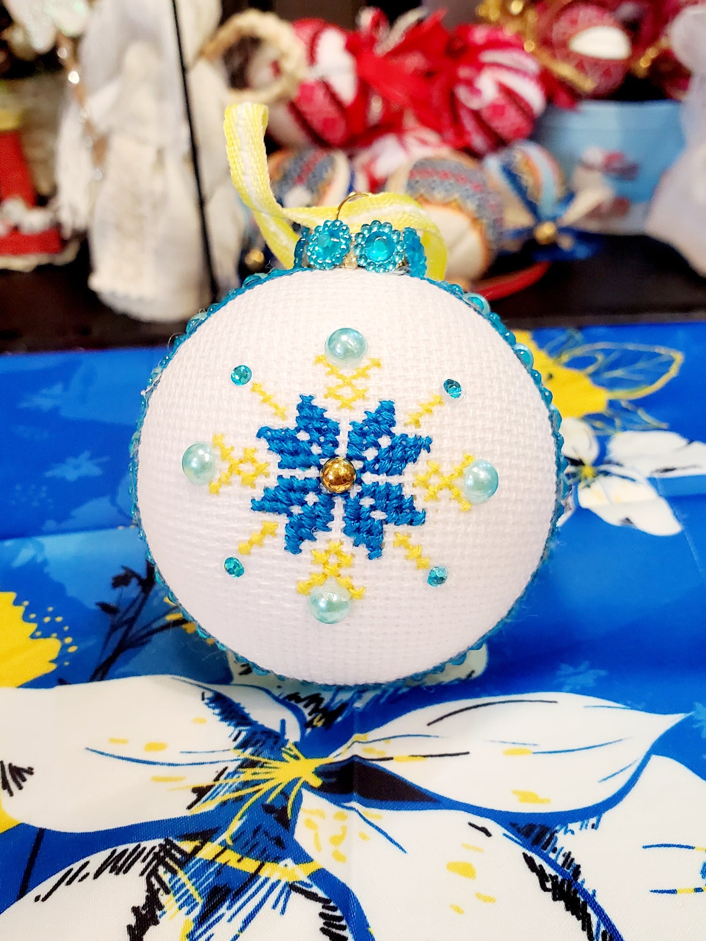 Embroidered Christmas Ball UA Mix 6 cm T1