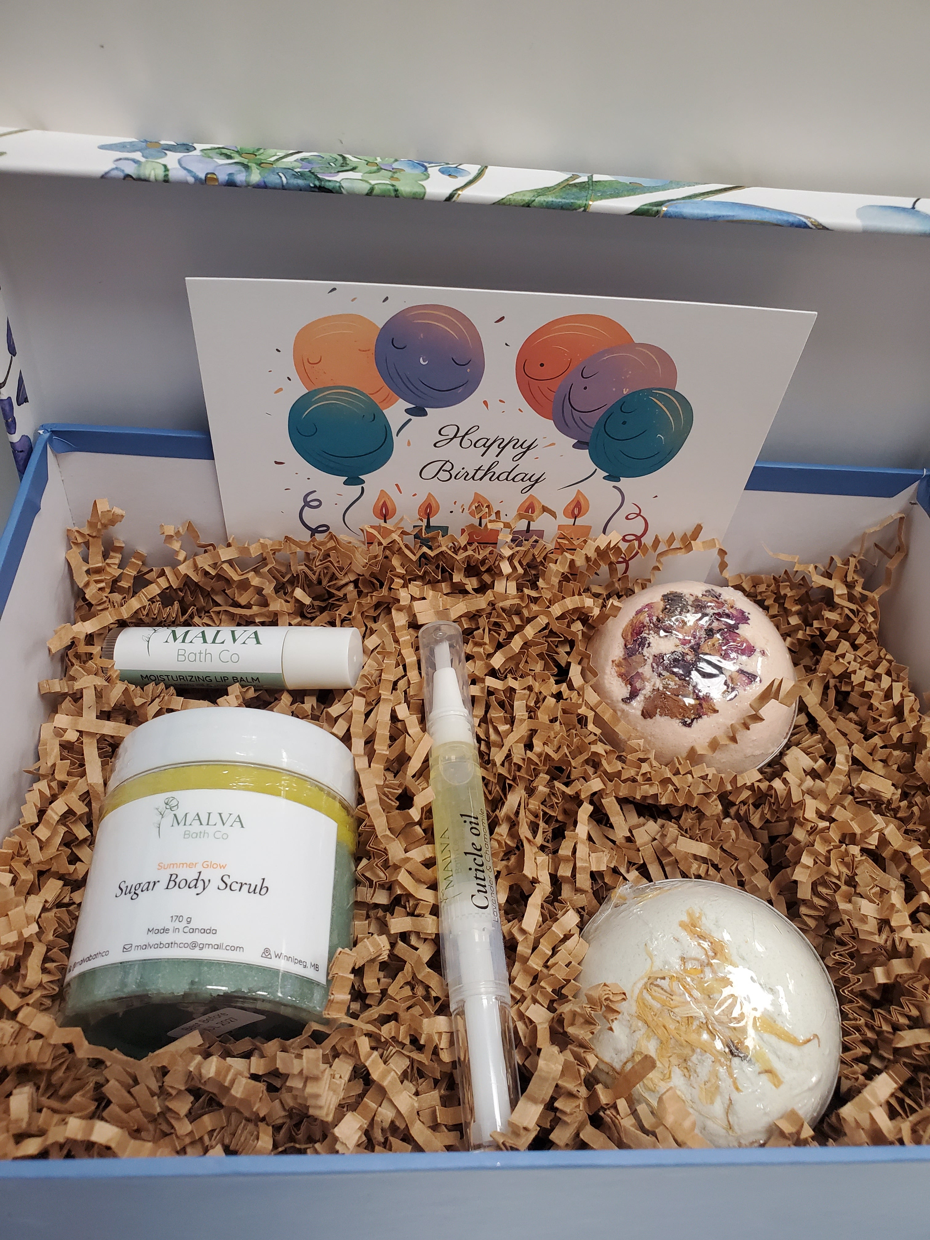 Gift box (scrab, lip balm, cuticle oil, 2 bombs)