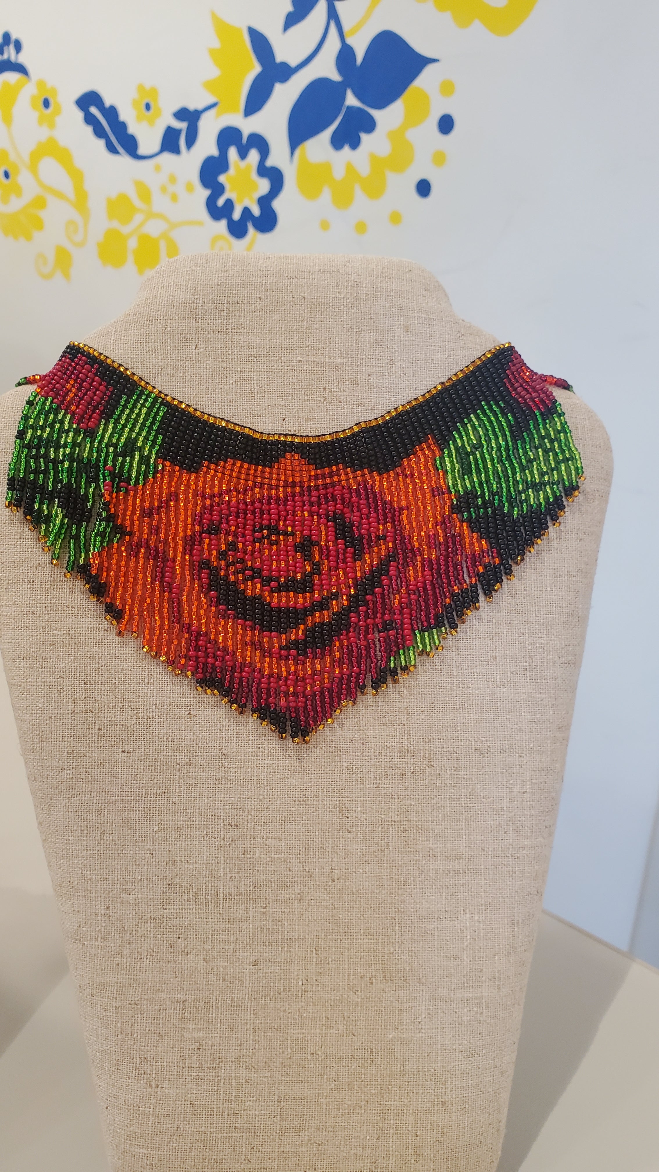 Beaded necklace "Rose"
