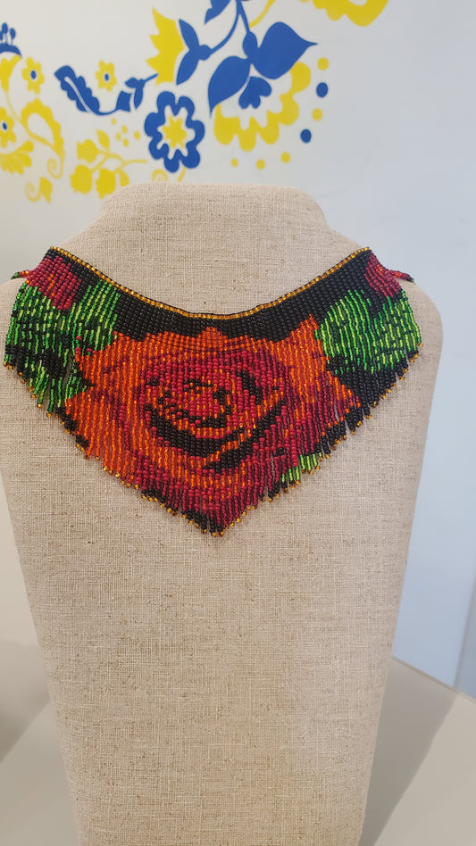 Beaded necklace "Rose"