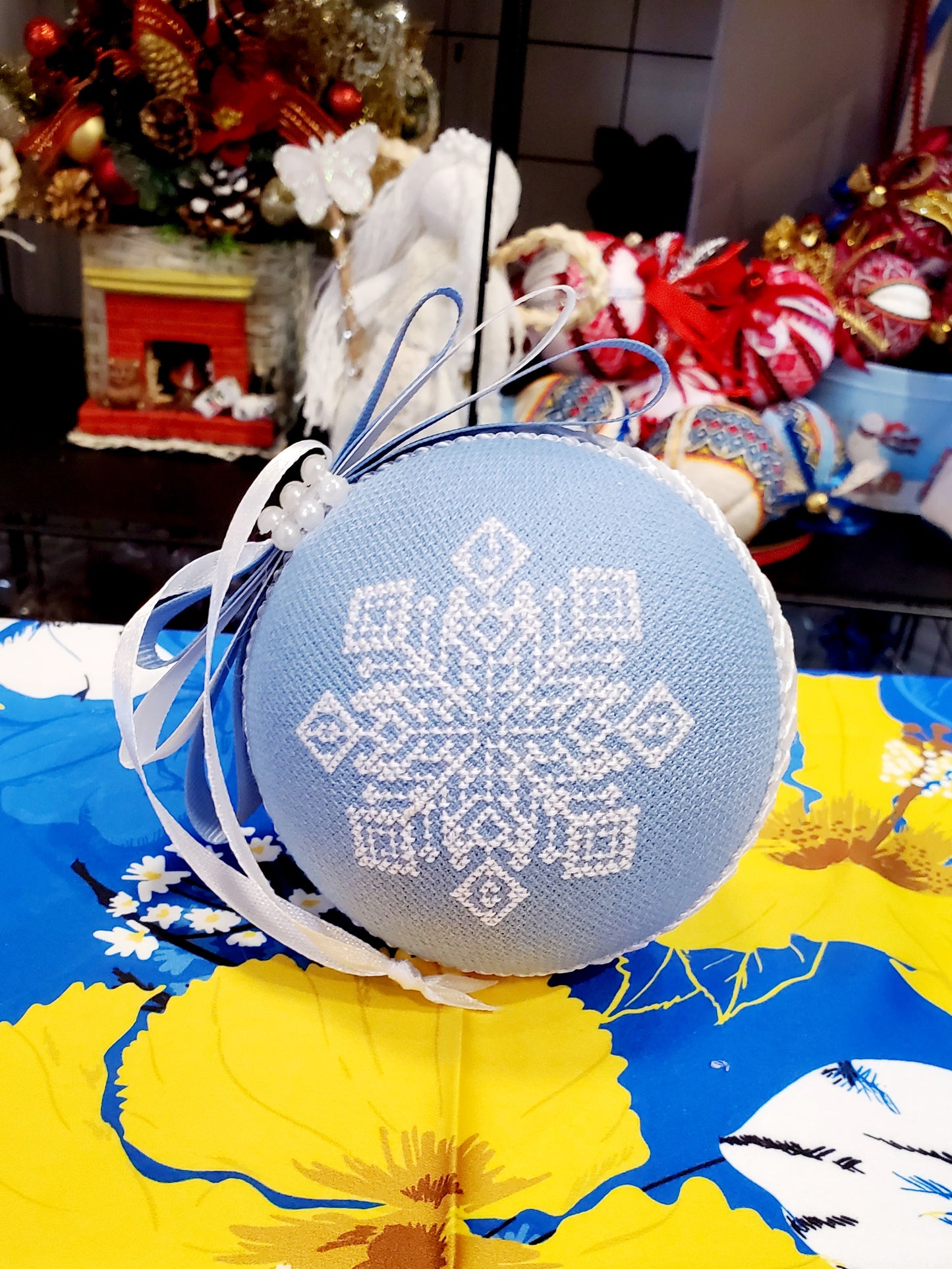 Embroidered Christmas Ball UA Mix 10 cm T2