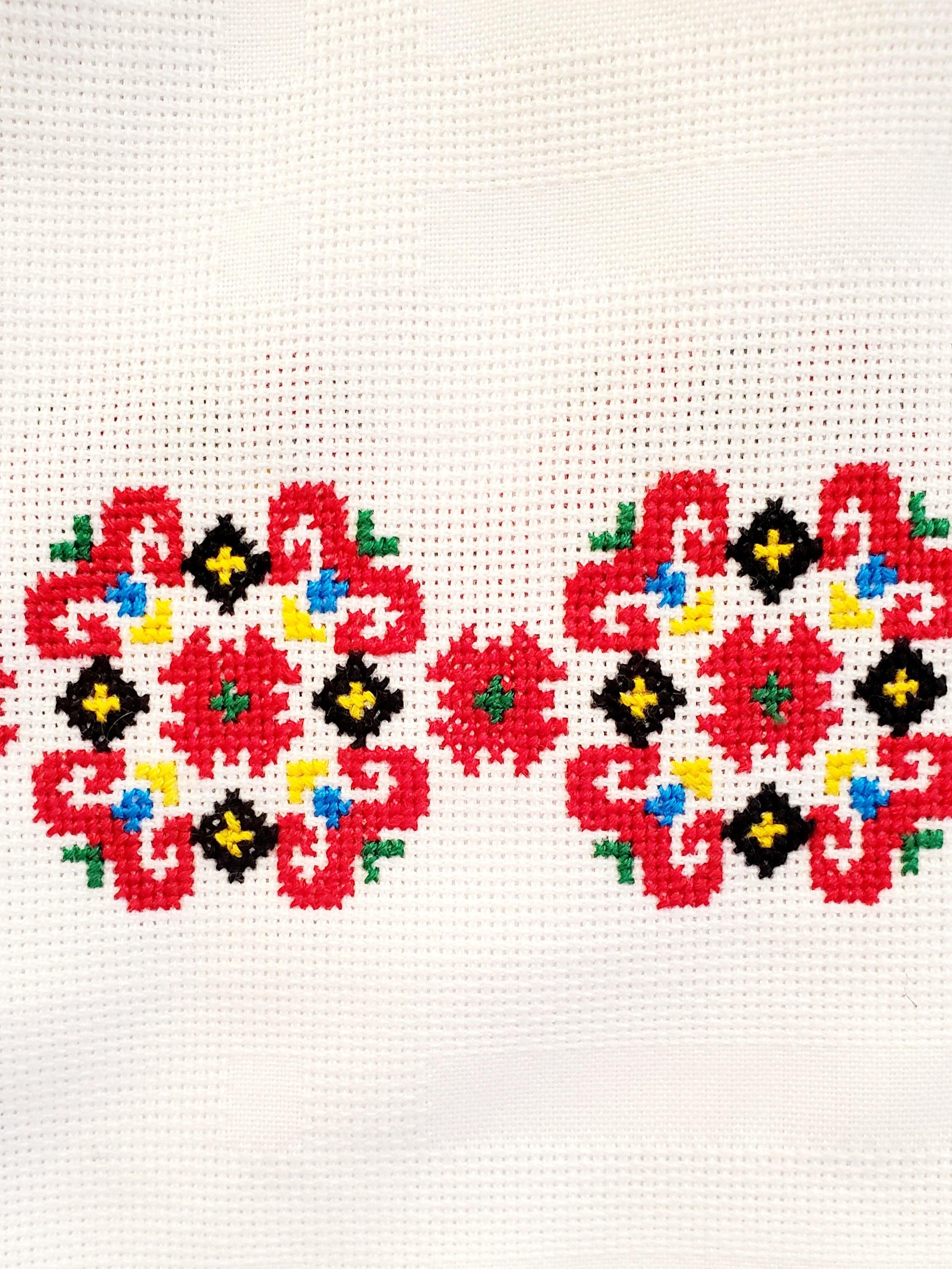 Handmade Embroidered Tablecloth 4x5 ft