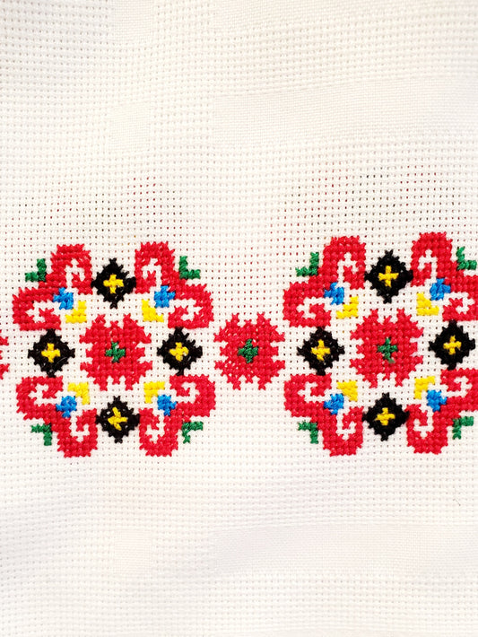 Embroidered tablecloth 4x5 ft