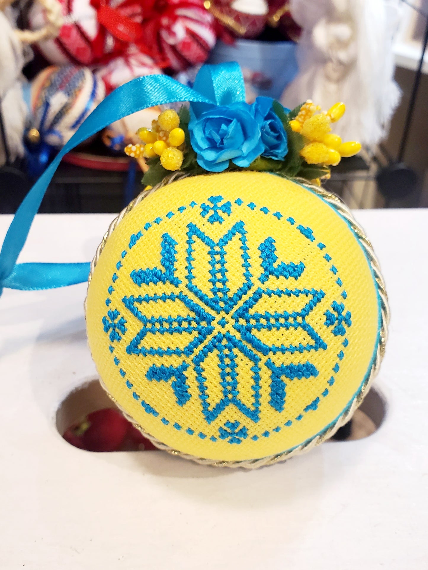 Embroidered Christmas Ball UA Mix 8 cm T2