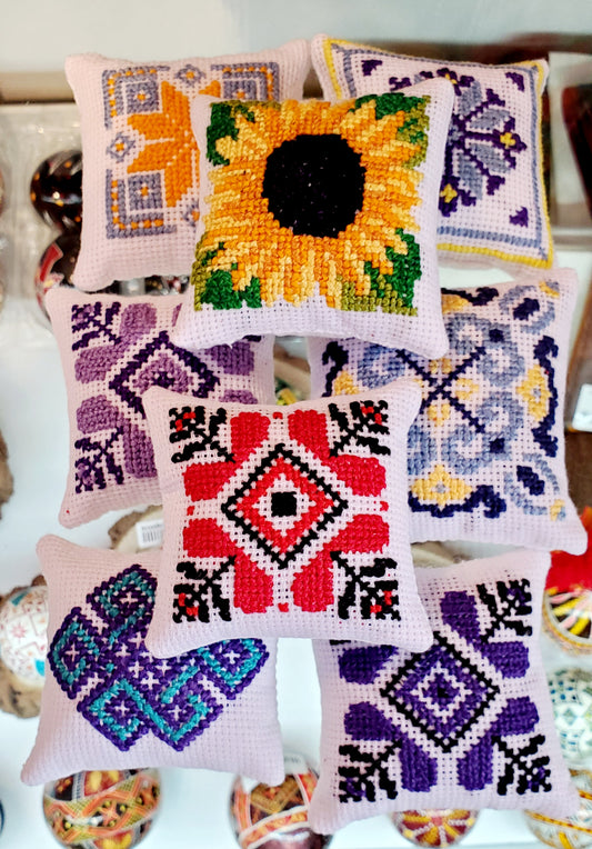 Embrodered Pillow M